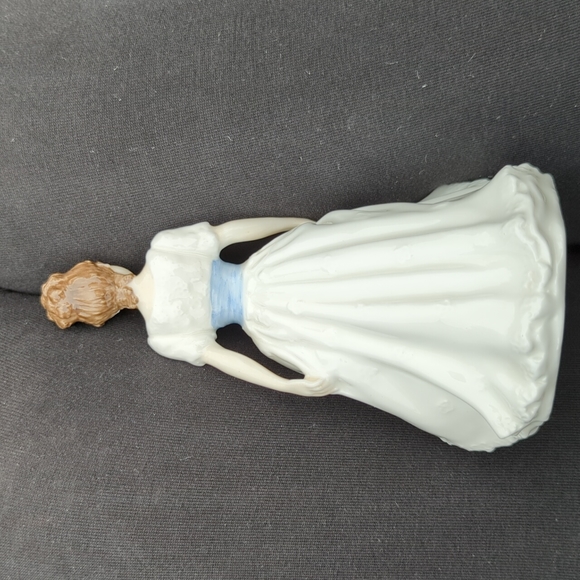 Royal Dalton figurine. "Melody" - Picture 4 of 4